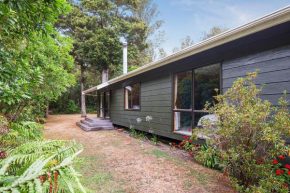 Puka Lodge (Rear dwelling) - Pukawa Bay Holiday Home, Kuratau